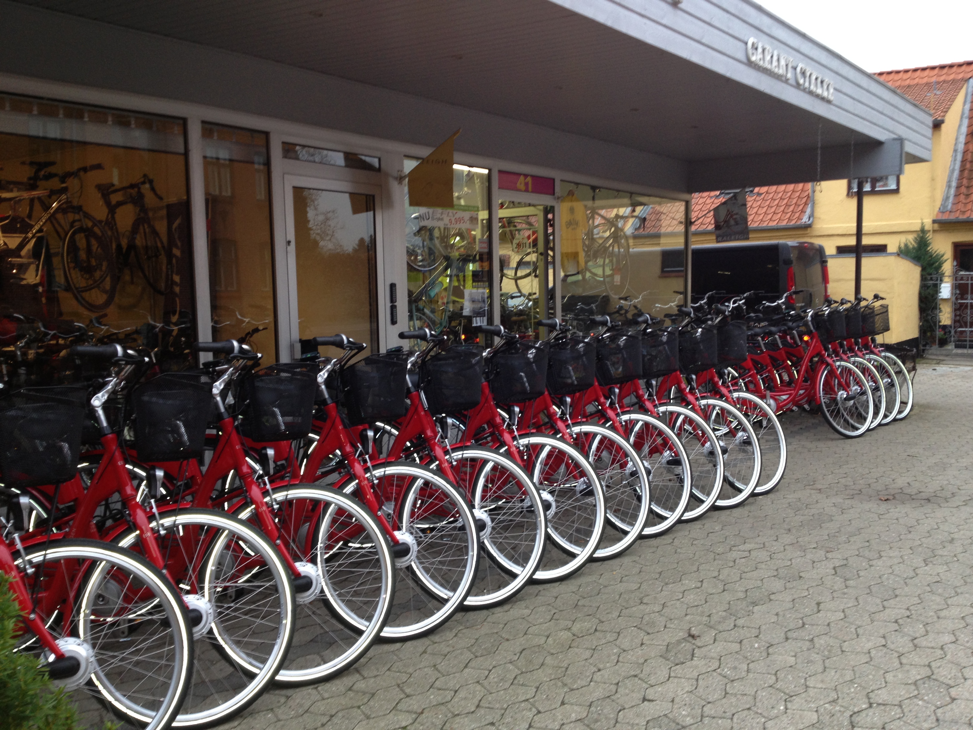 Alt i cykler cykeludstyr - BILLIGT hos Garant Cykler i Køge